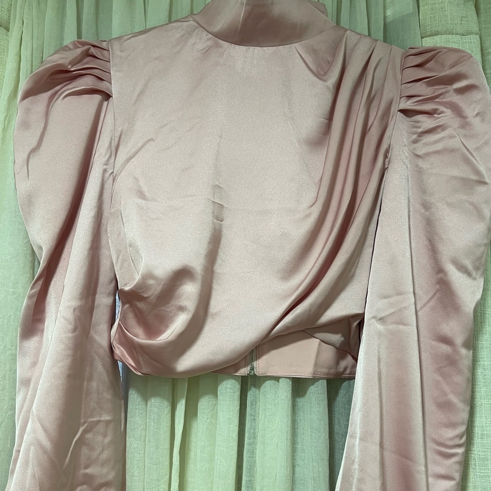 Very elegant pink crop top, brand new, never used